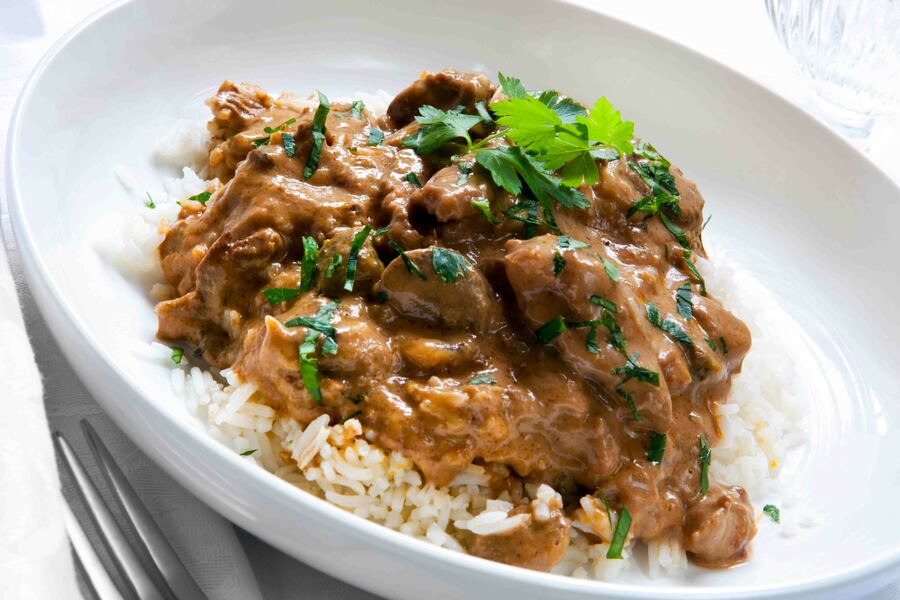 Biff stroganoff av høyrygg med fullkornsris og fennikelsalat